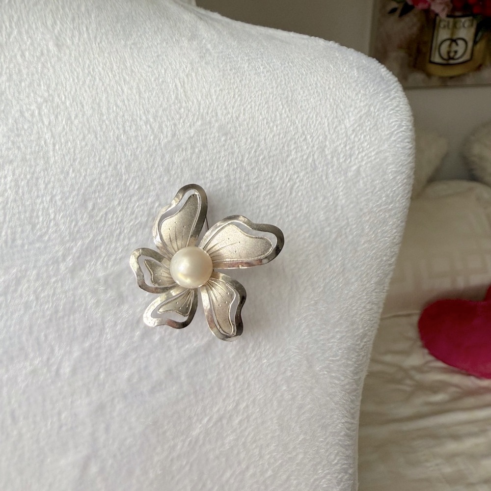 Vintage Silvertine Flower Brooch with faux Pearl Accent